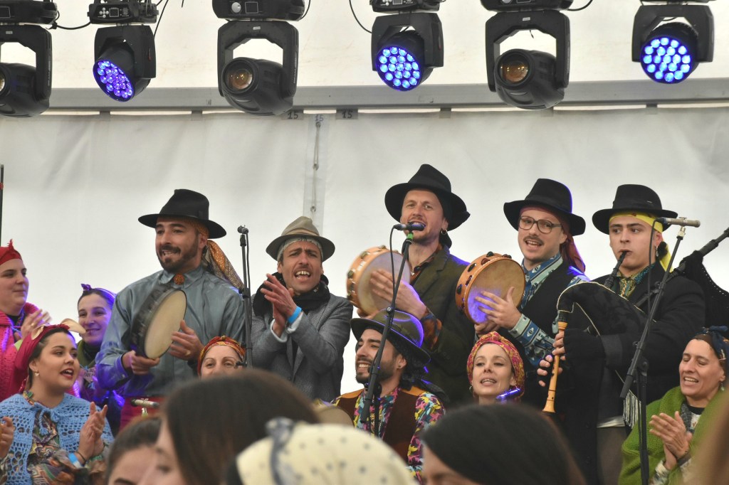 De boca a orella unha fala e un&nbsp;cantar